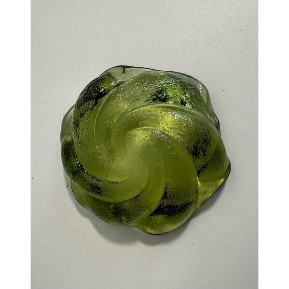 Vintage Fenton Avocado Green Glass 5” Textured Swirl Ashtray Candy Dish Bowl - Picture 2 of 3